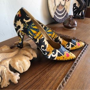 Vintage Kenneth Cole Sateen vine jewel crown print cute roundy kitten heel pumps